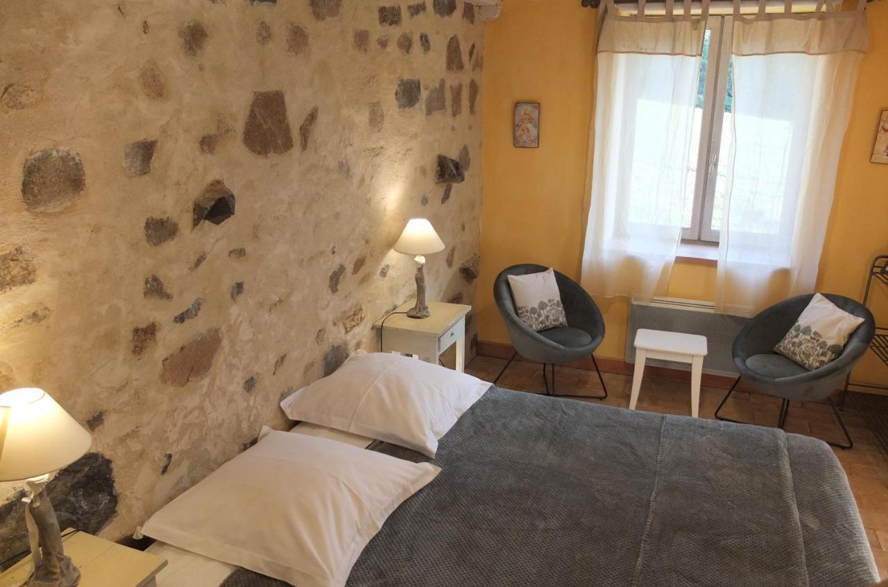 La Pierre Folle Chambres D'Hotes Κλυνύ Εξωτερικό φωτογραφία